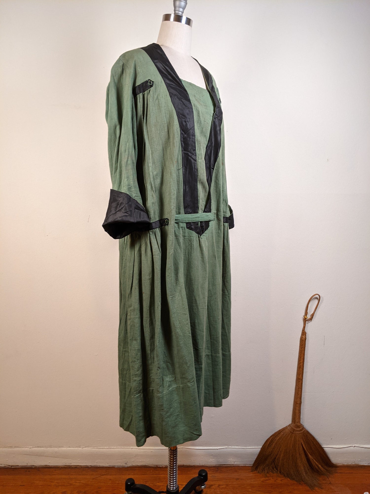 1920s Green Linen Dress
