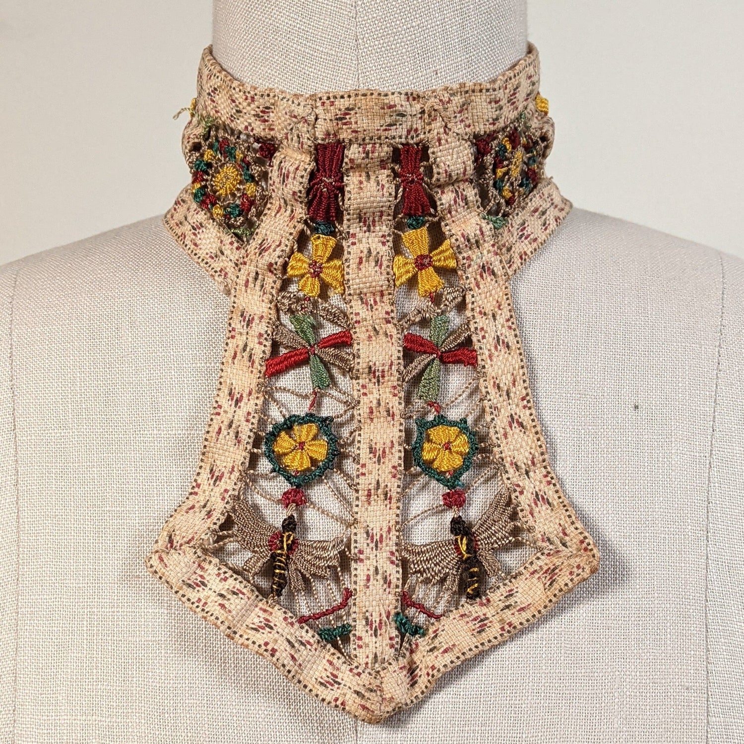 1900s Collar with Butterflies, Spider Webs, Flowers