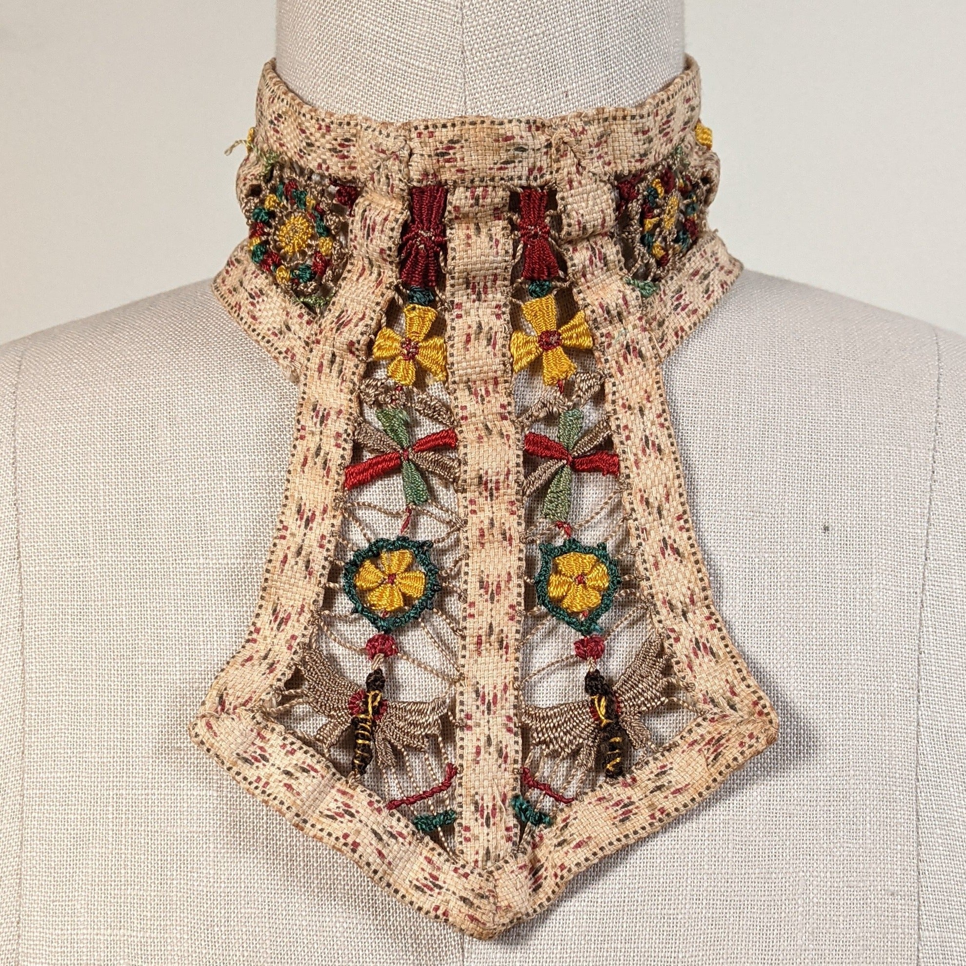 1900s Collar with Butterflies, Spider Webs, Flowers