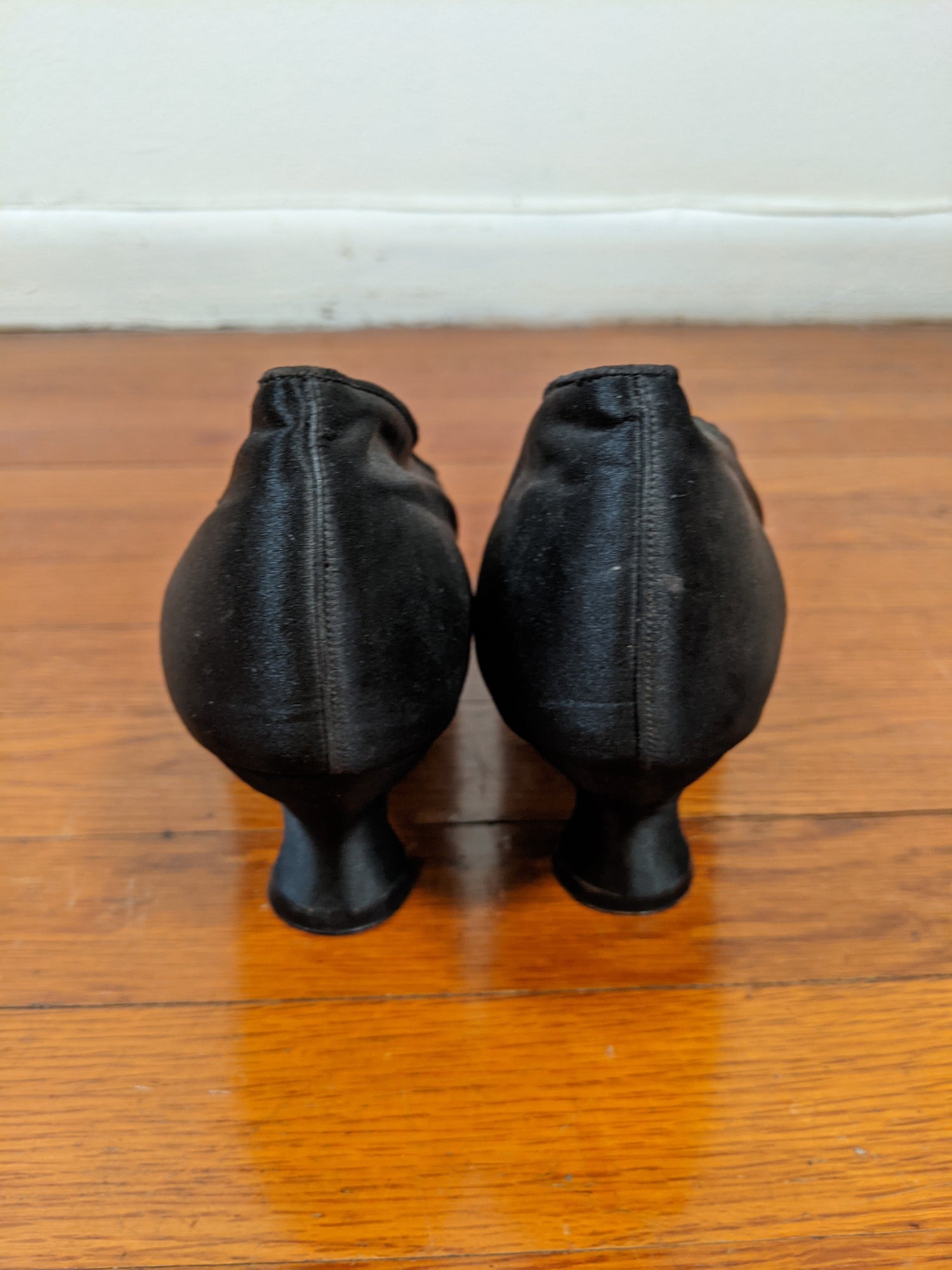 1910s-1920s Marshall Field &amp; Co. Silk Pumps | Sz 7.5 - 8