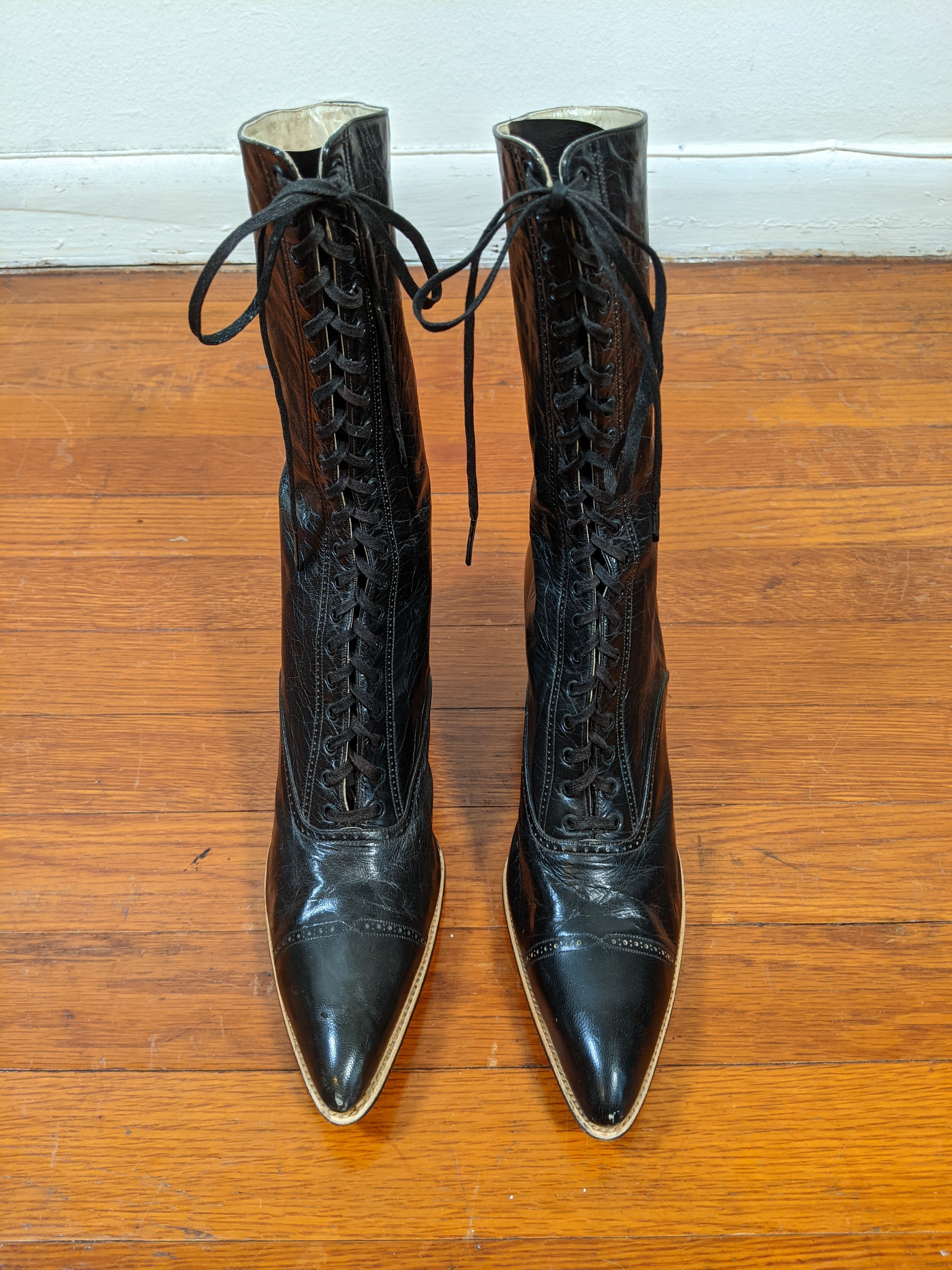 1920s Black Lace Up Boots | Approx Sz 6-6.5