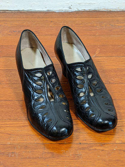 1930s-1940s Cut Out Pumps