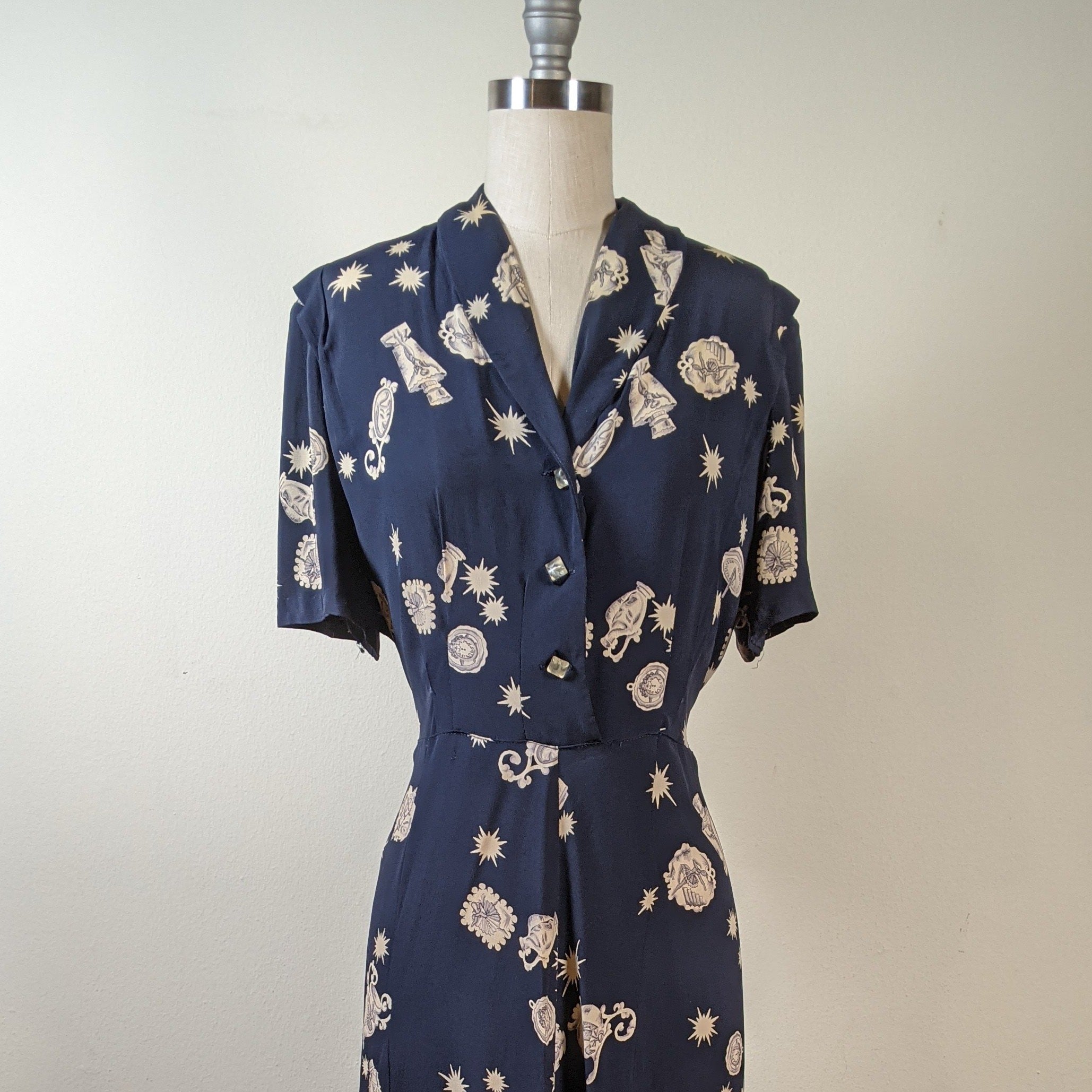 1940s Novelty Print Rayon Dress