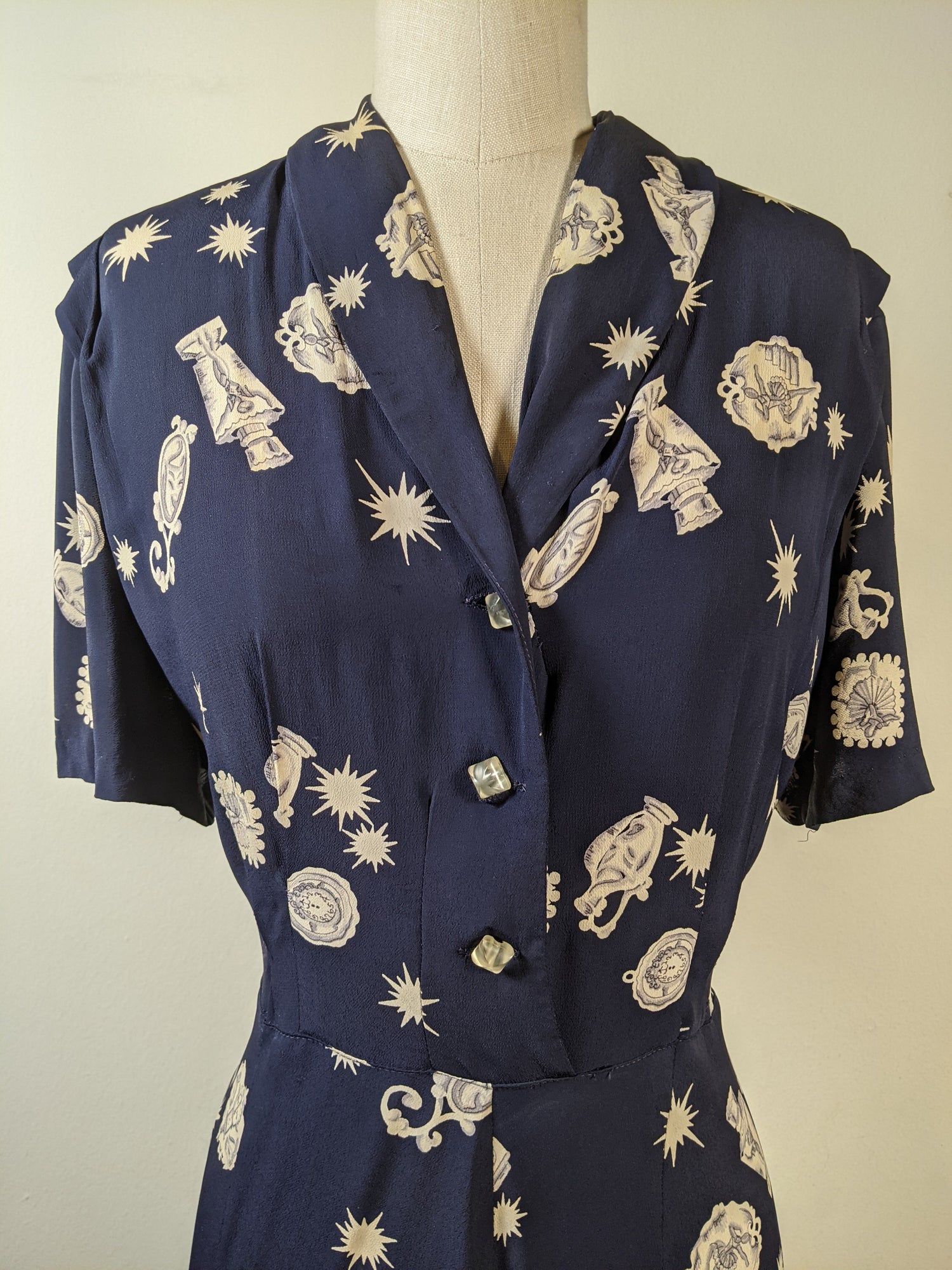 1940s Novelty Print Rayon Dress