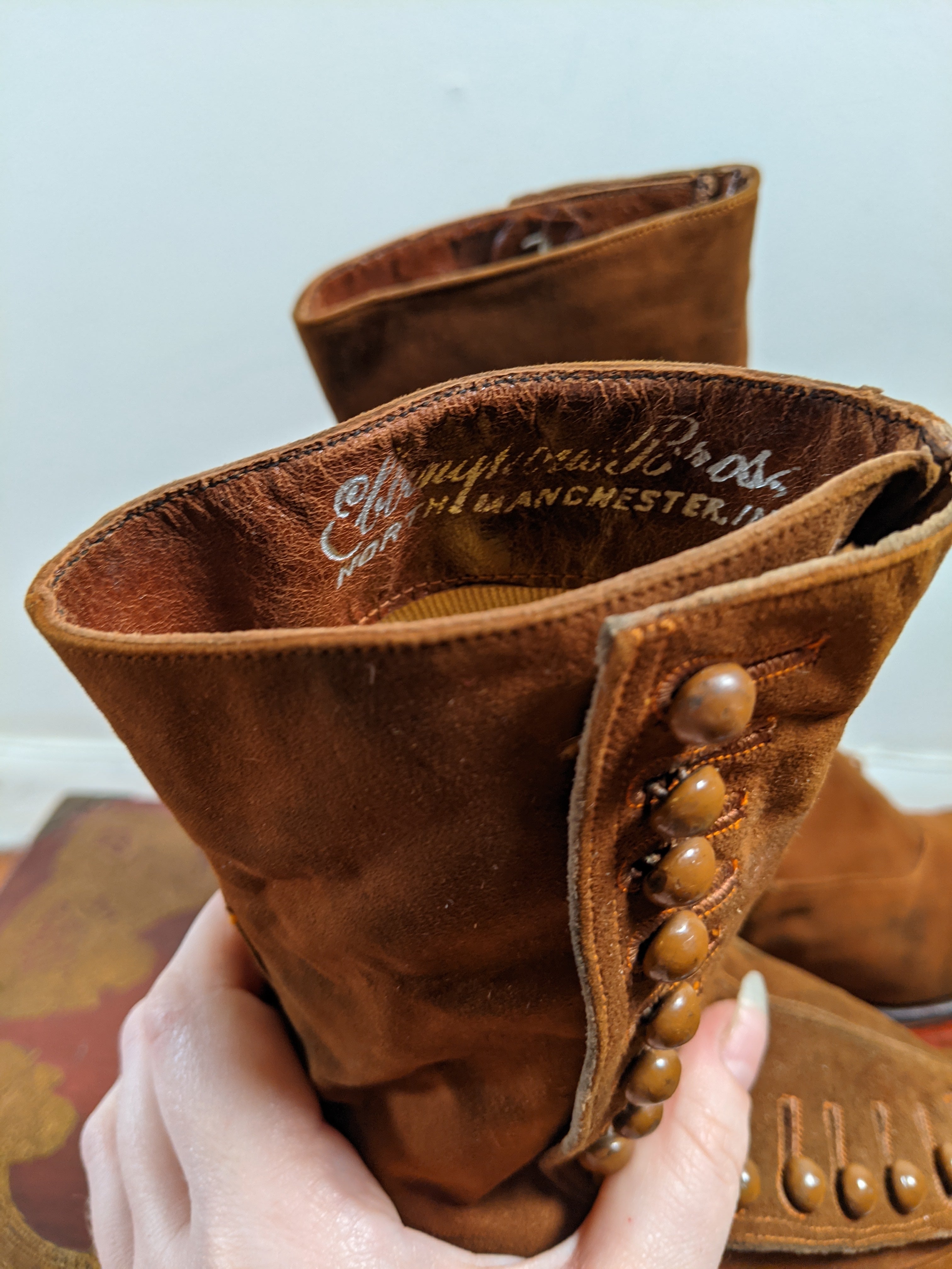 Early 1910s Brown Suede Side Button Boots | Approx Sz 5