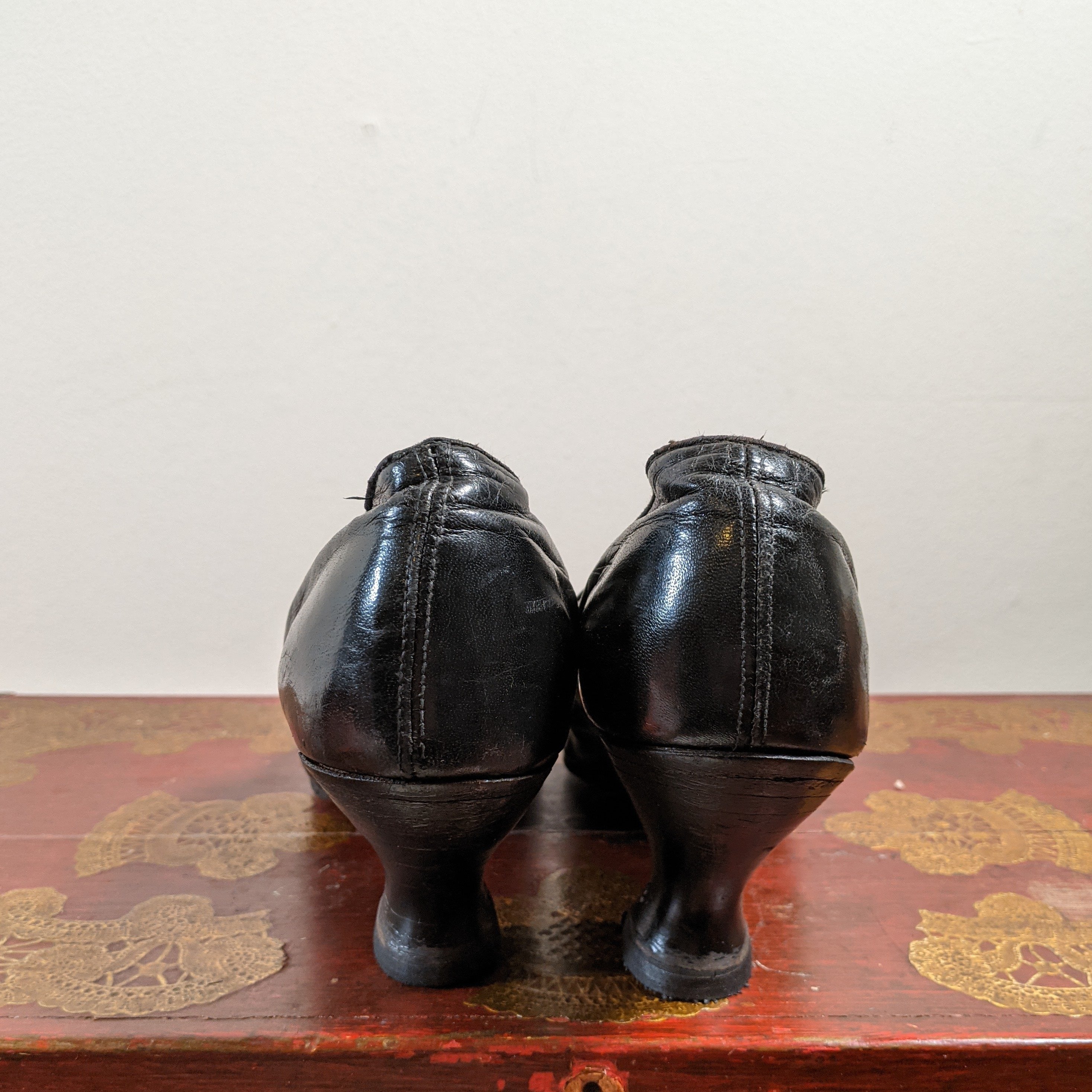 c. 1910s-1920s Black Leather Pumps | Approx Sz 8