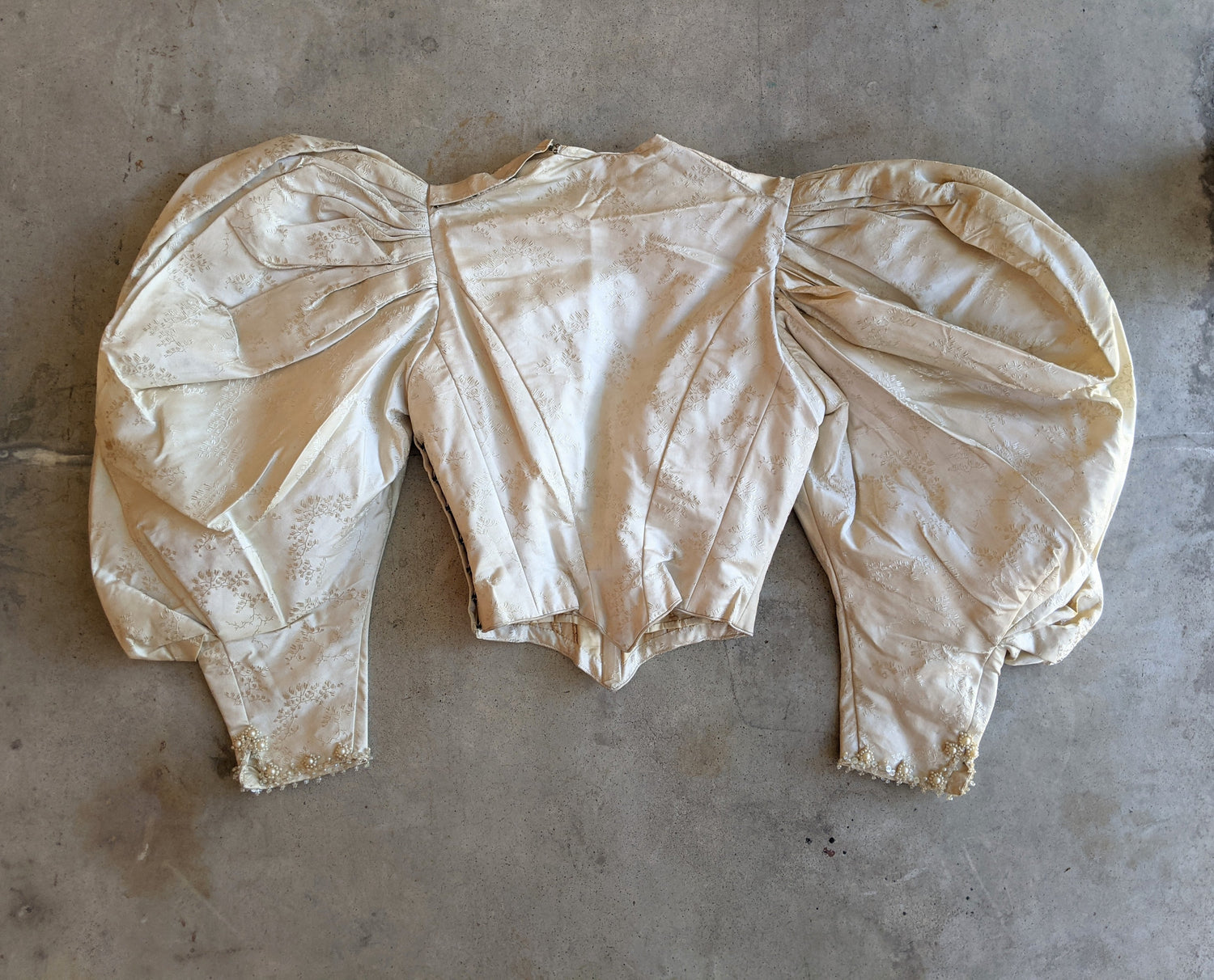 1890s Cream Silk Gigot Sleeve Bodice