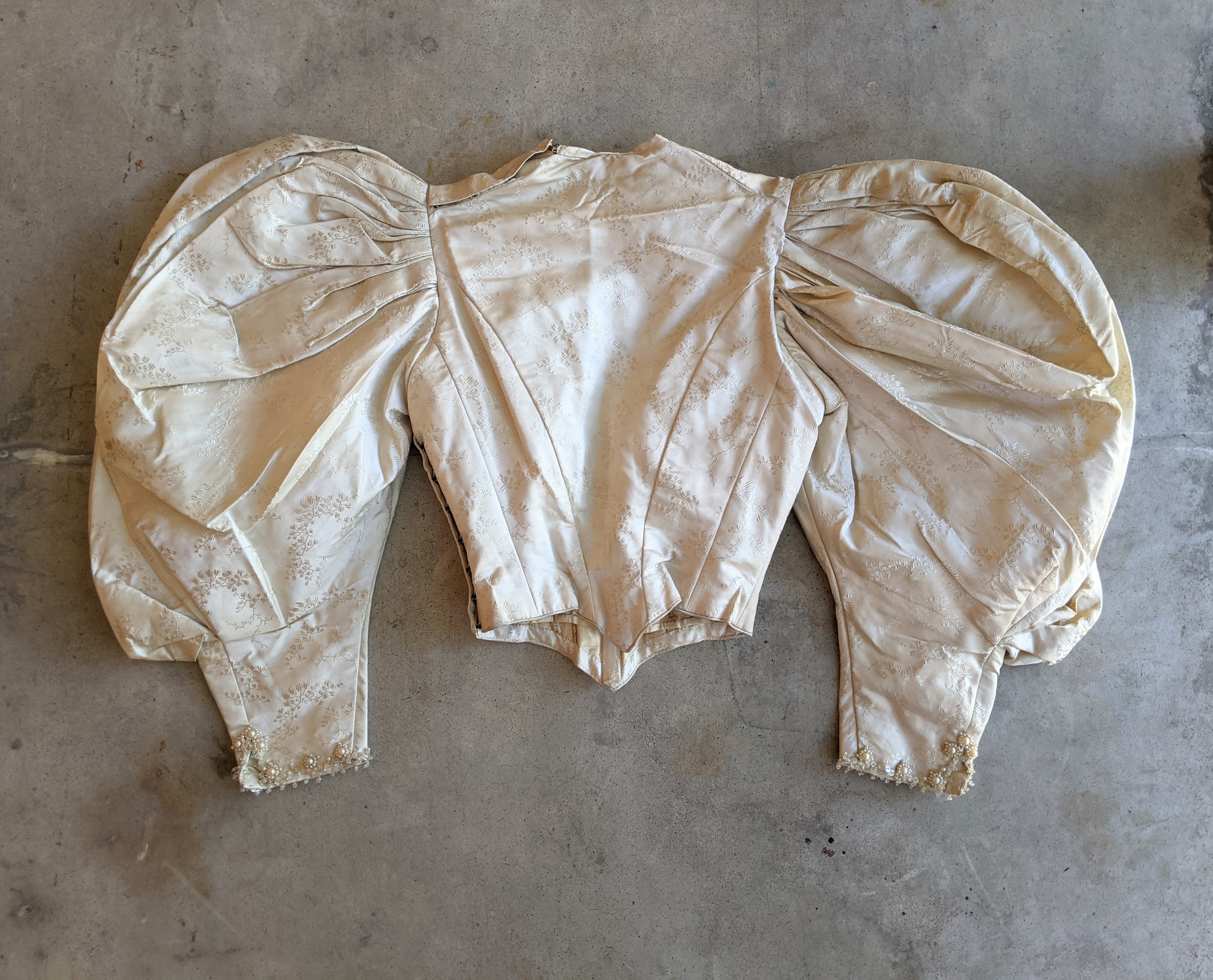 1890s Cream Silk Gigot Sleeve Bodice