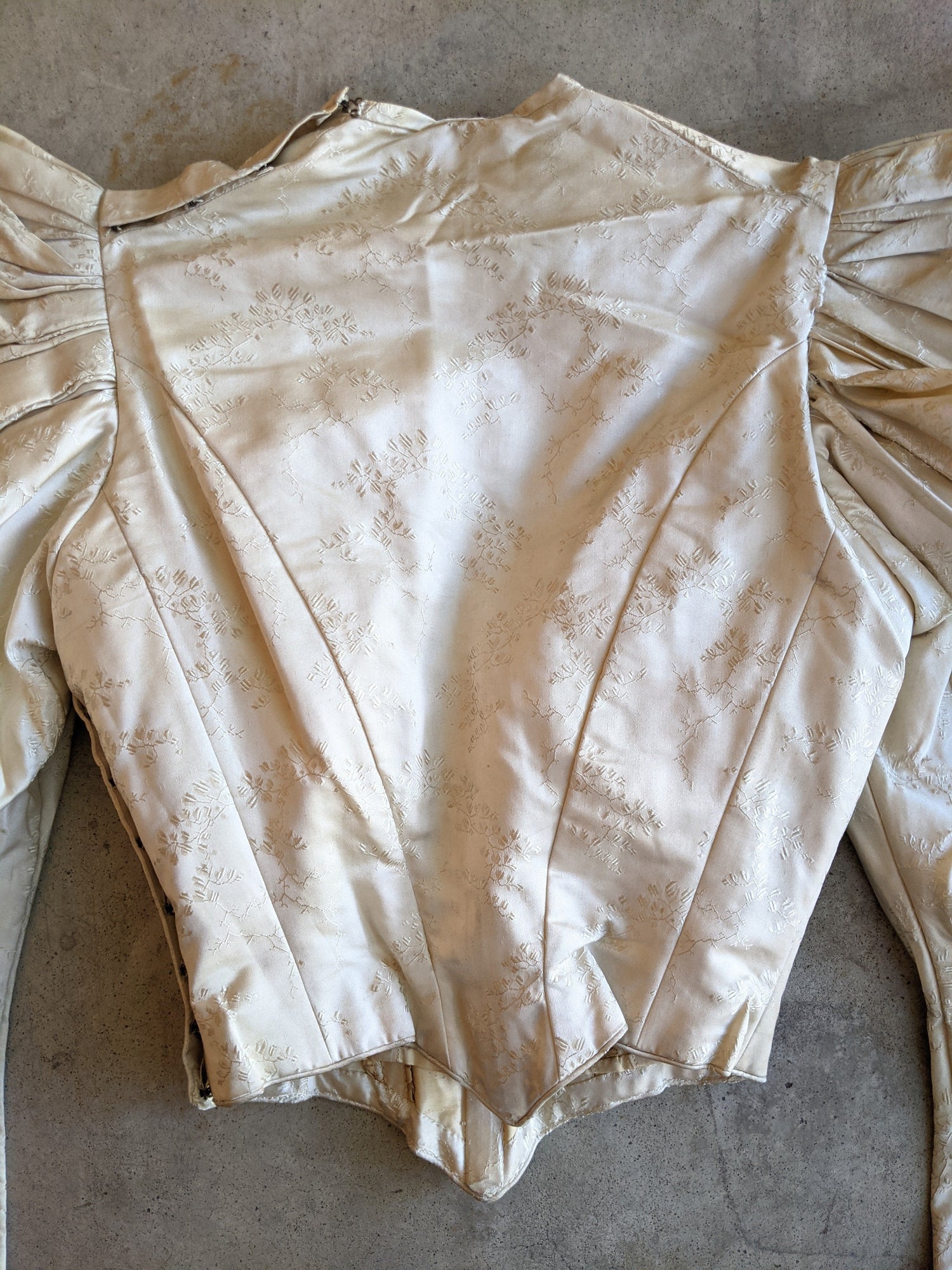 1890s Cream Silk Gigot Sleeve Bodice