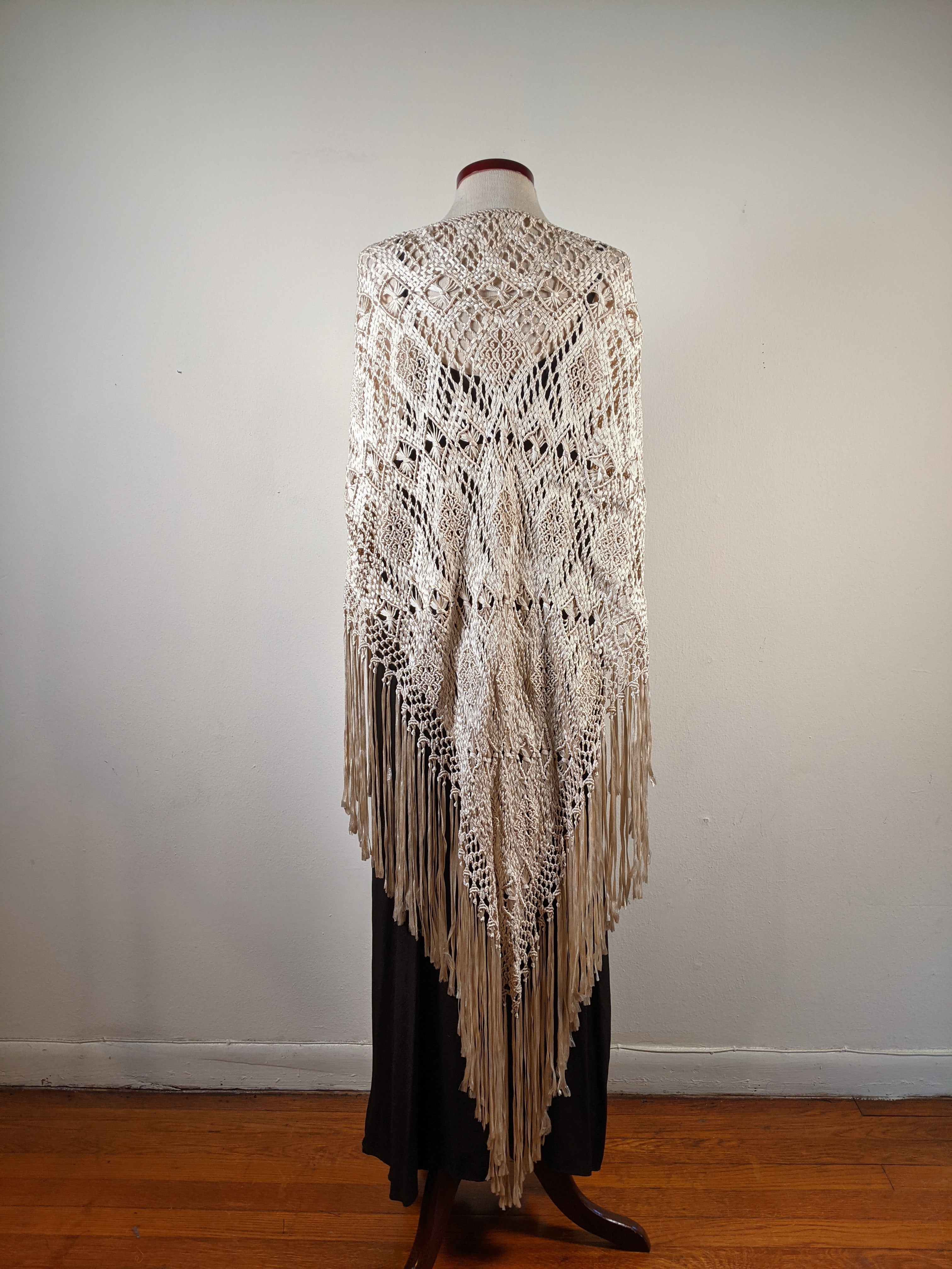c. 1920s Cream Ribbon Shawl