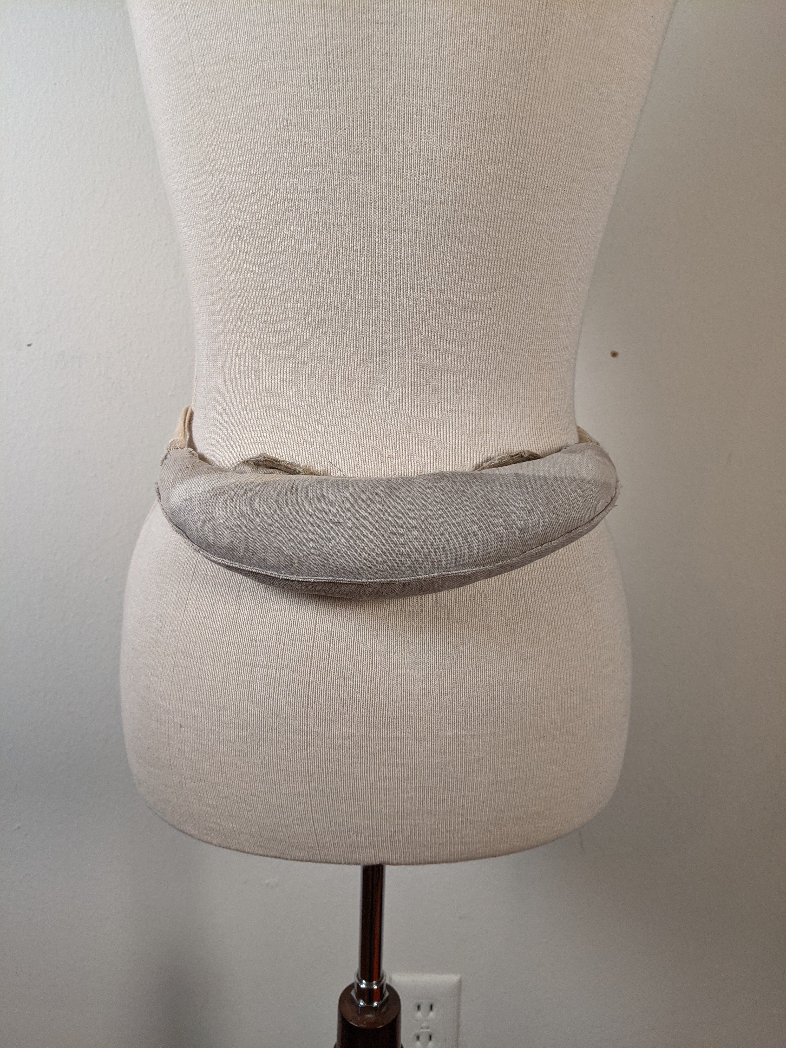 19th c. Small Bustle Pad