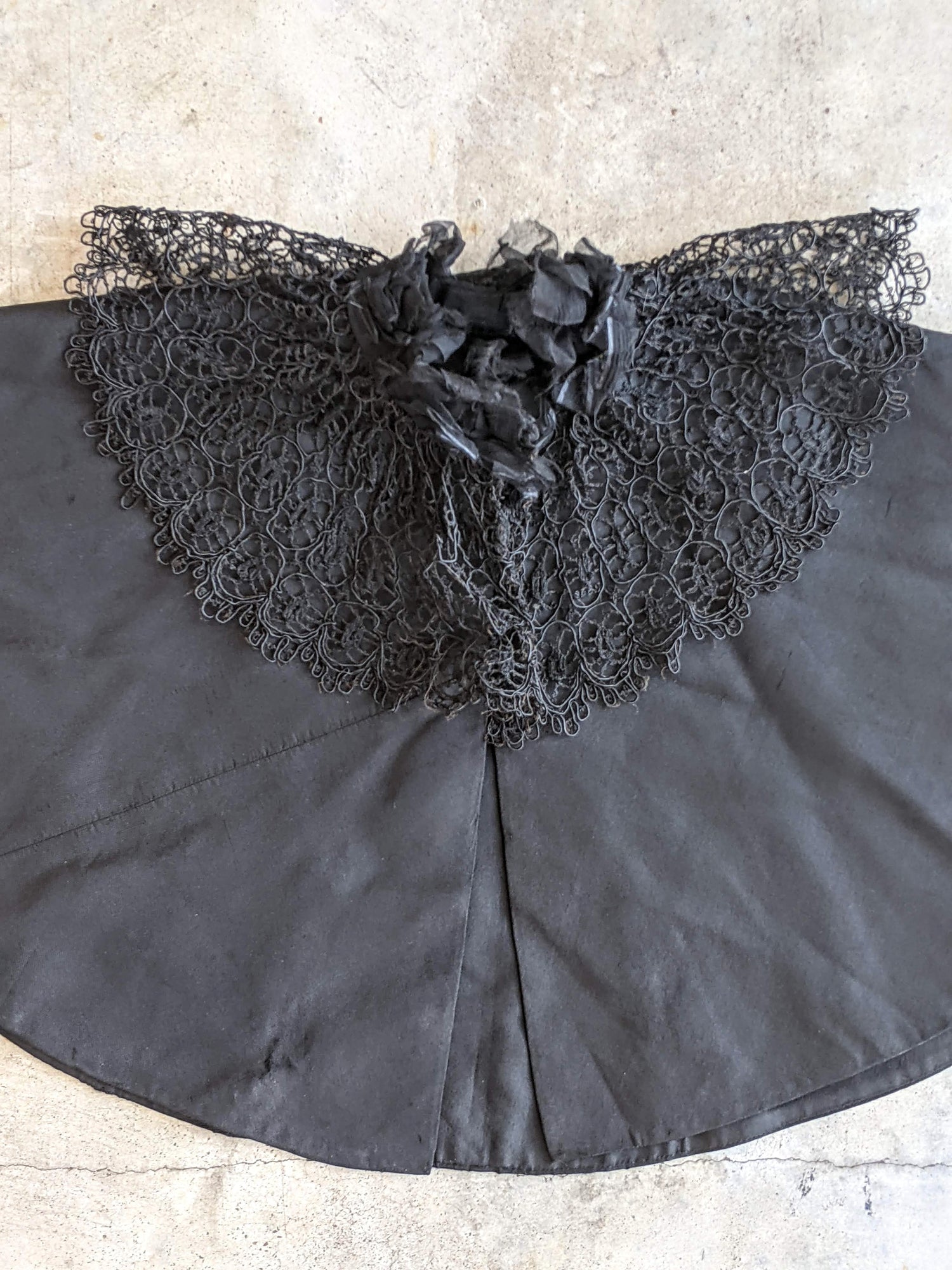 c. 1890s Black Silk Capelet w/ Lace Collar